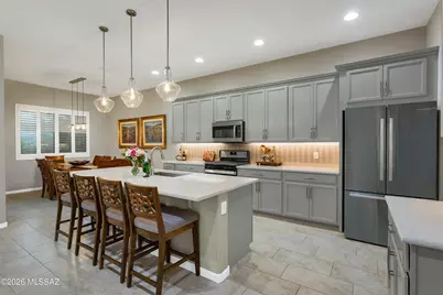 13121 N Humphreys Peak Drive, Oro Valley, AZ 85755 - Photo 2
