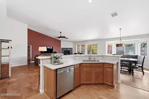 821 N Silverleaf Oak Pl, Tucson, AZ 85710 - Photo 12