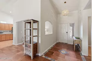 821 N Silverleaf Oak Pl, Tucson, AZ 85710 - Photo 4