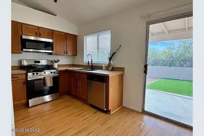 8141 N Streamside Avenue, Tucson, AZ 85741 - Photo 10