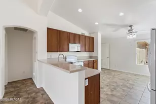 881 N Desert Deer Pass, Green Valley, AZ 85614 - Photo 14