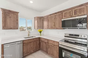 10225 S Suncrest Dr, Tucson, AZ 85756 - Photo 2