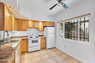 1018 Cll De La Temporada, Green Valley, AZ 85614 - Photo 8