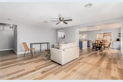 10168 N Pitchingwedge Lane, Tucson, AZ 85737 - Photo 6