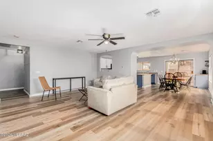 10168 N Pitchingwedge Ln, Tucson, AZ 85737 - Photo 6