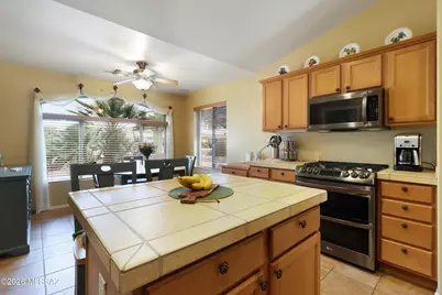 2328 E Desert Pueblo Pass, Green Valley, AZ 85614 - Photo 12