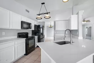 10235 E Rainbow Meadow Dr, Tucson, AZ 85747 - Photo 18