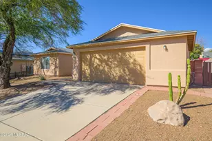 10235 E Rainbow Meadow Dr, Tucson, AZ 85747 - Photo 2
