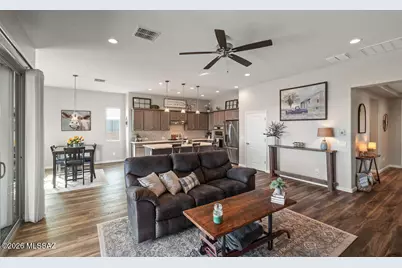 1605 E Balestra Way, Green Valley, AZ 85614 - Photo 10