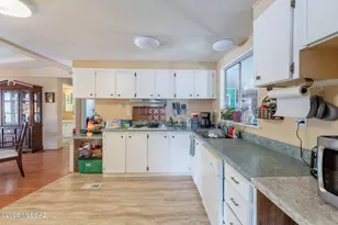 240 W Cumaro Dr, Green Valley, AZ 85614 - Photo 10