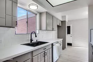 121 W Vista Grande Dr, Tucson, AZ 85704 - Photo 2