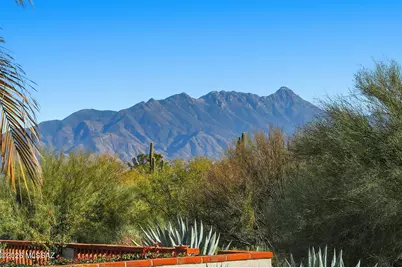 681 W Camino Del Poso, Green Valley, AZ 85614 - Photo 2