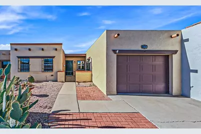 1085 W Camino Sagasta, Green Valley, AZ 85622 - Photo 1