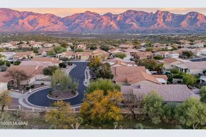 241 W Carlynn Cliff Place, Oro Valley, AZ 85755 - Photo 2