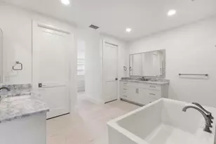 375 Periwinkle Ct, Marco Island, FL 34145 - Photo 32