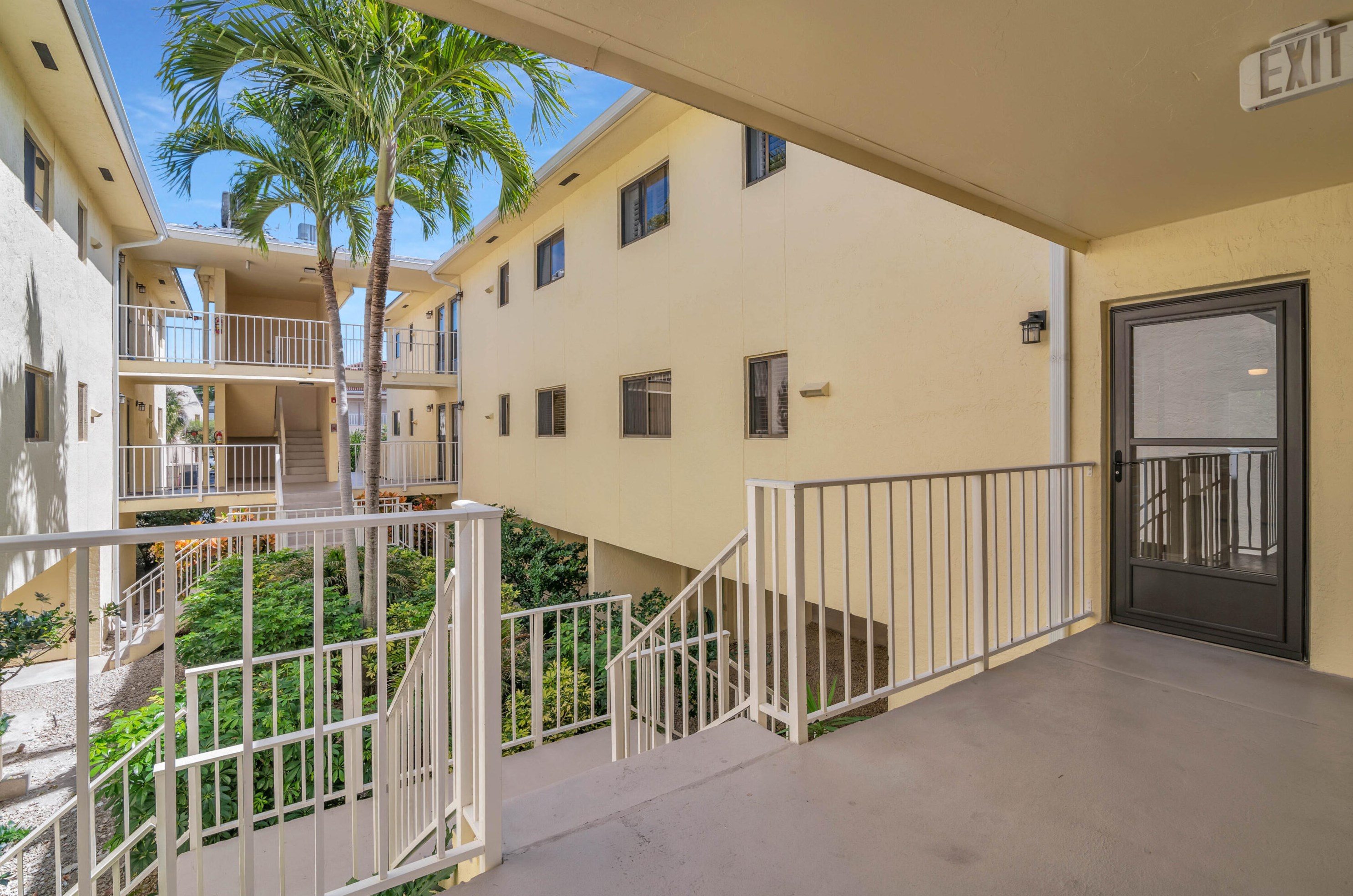 835 Elkcam Cir, Marco Island, FL 34145-2271