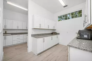 3225 Cotuit Ct, Naples, FL 34114 - Photo 8