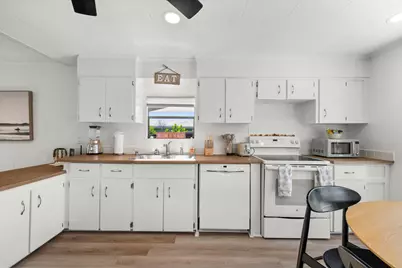 648 E Palm Avenue, Goodland, FL 34140 - Photo 14