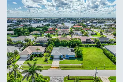 211 W Flamingo Circle, Marco Island, FL 34145 - Photo 24