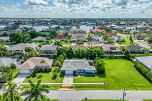 211 W Flamingo Cir, Marco Island, FL 34145 - Photo 24