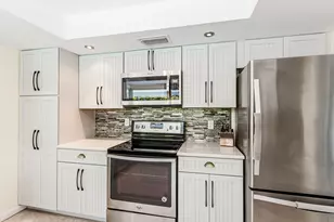 211 W Flamingo Cir, Marco Island, FL 34145 - Photo 6