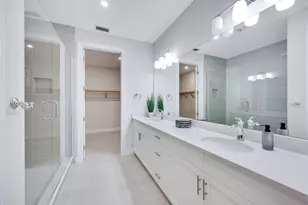 303 Indies Dr W, Naples, FL 34114 - Photo 10