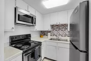 140 Seaview Ct, Marco Island, FL 34145 - Photo 6