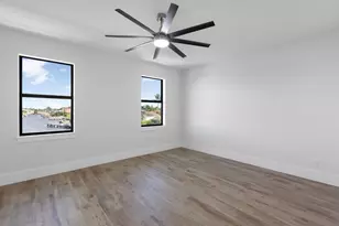 109 Gulfstream St, Marco Island, FL 34145 - Photo 28