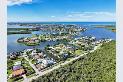 405 Grenada Avenue, Naples, FL 34113 - Photo 34