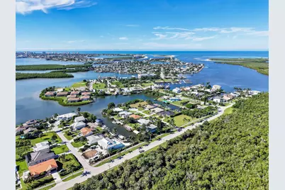 405 Grenada Avenue, Naples, FL 34113 - Photo 36