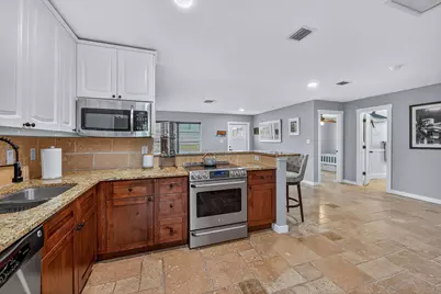 106 Pago Pago Drive W, Naples, FL 34113 - Photo 6