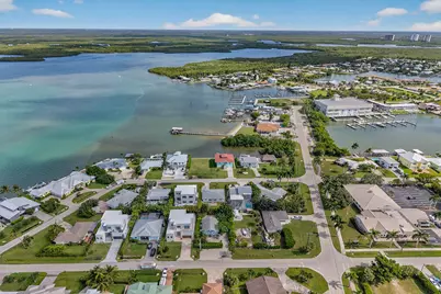 106 Pago Pago Drive W, Naples, FL 34113 - Photo 32