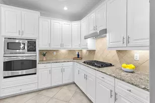 2990 Aviamar Cir, Naples, FL 34114 - Photo 6