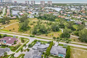 600 Crescent St, Marco Island, FL 34145 - Photo 44