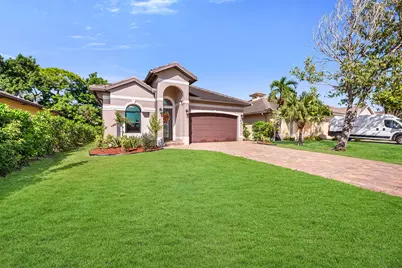 833 109th Avenue N, Naples, FL 34108 - Photo 1