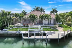 864 Magnolia Ct, Marco Island, FL 34145 - Photo 2