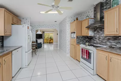 255 Riverwood Road, Naples, FL 34114 - Photo 10