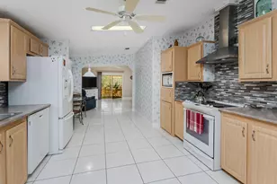 255 Riverwood Rd, Naples, FL 34114 - Photo 10