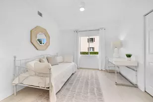 700 Saratoga Cir, Naples, FL 34104 - Photo 10