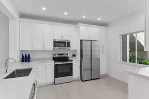 700 Saratoga Cir, Naples, FL 34104 - Photo 1