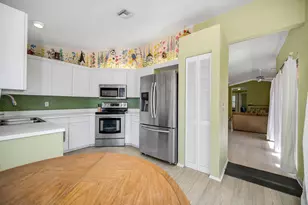 628 Woodshire Ln, Naples, FL 34105 - Photo 6