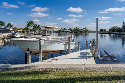 121 Newport Drive, Naples, FL 34114 - Photo 10