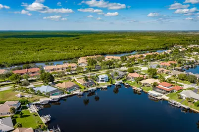 121 Newport Drive, Naples, FL 34114 - Photo 6