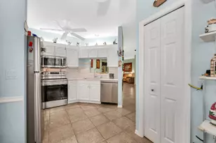 3755 Fieldstone Blvd, Naples, FL 34109 - Photo 4