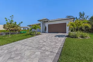 2499 Pine St, Naples, FL 34112 - Photo 2