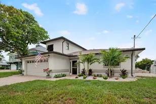 190 Tahiti Cir, Naples, FL 34113 - Photo 2