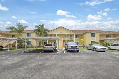 192 Furse Lakes Circle #H11, Naples, FL 34104 - Photo 2