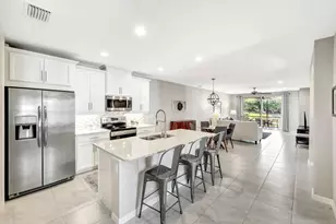 14863 Edgewater Cir, Naples, FL 34114 - Photo 4