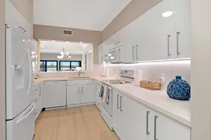 105 La Peninsula Blvd, Naples, FL 34113 - Photo 12