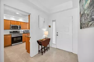 322 Sugar Pine Ln, Naples, FL 34108 - Photo 4